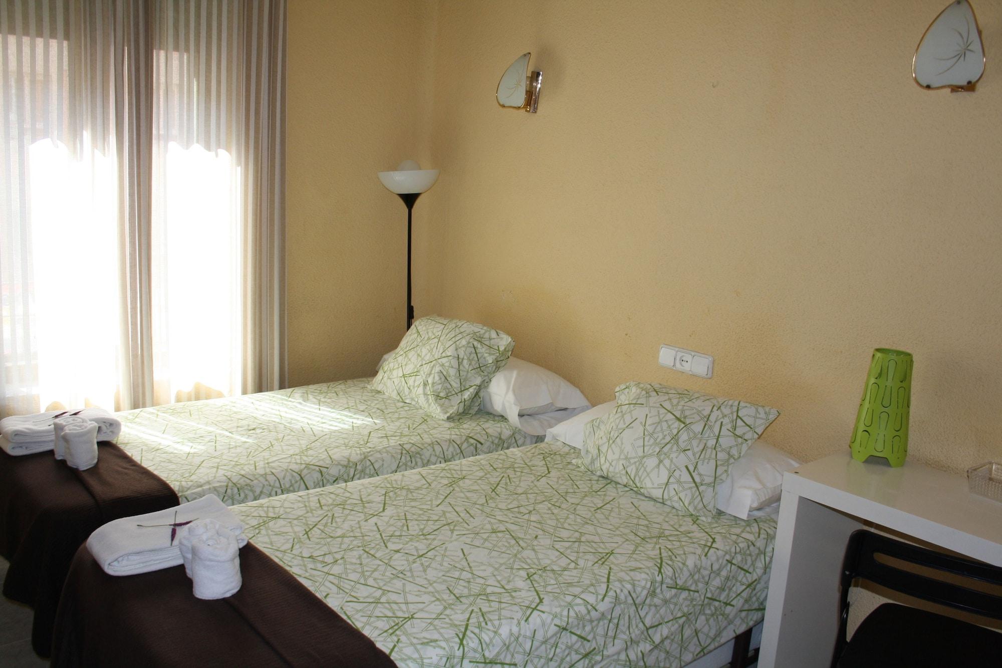 Hostal Rofer Мадрид Екстериор снимка