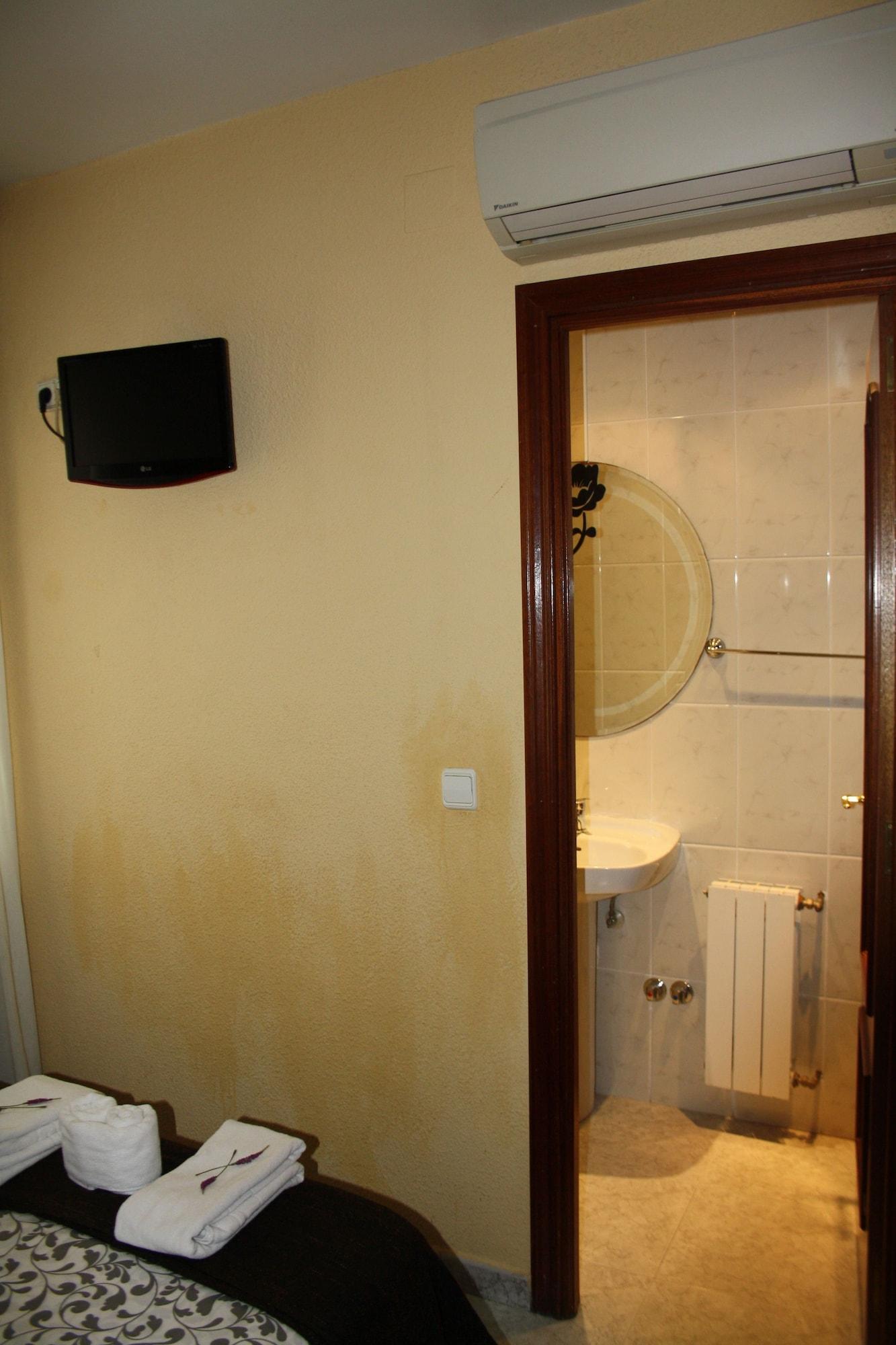 Hostal Rofer Мадрид Екстериор снимка