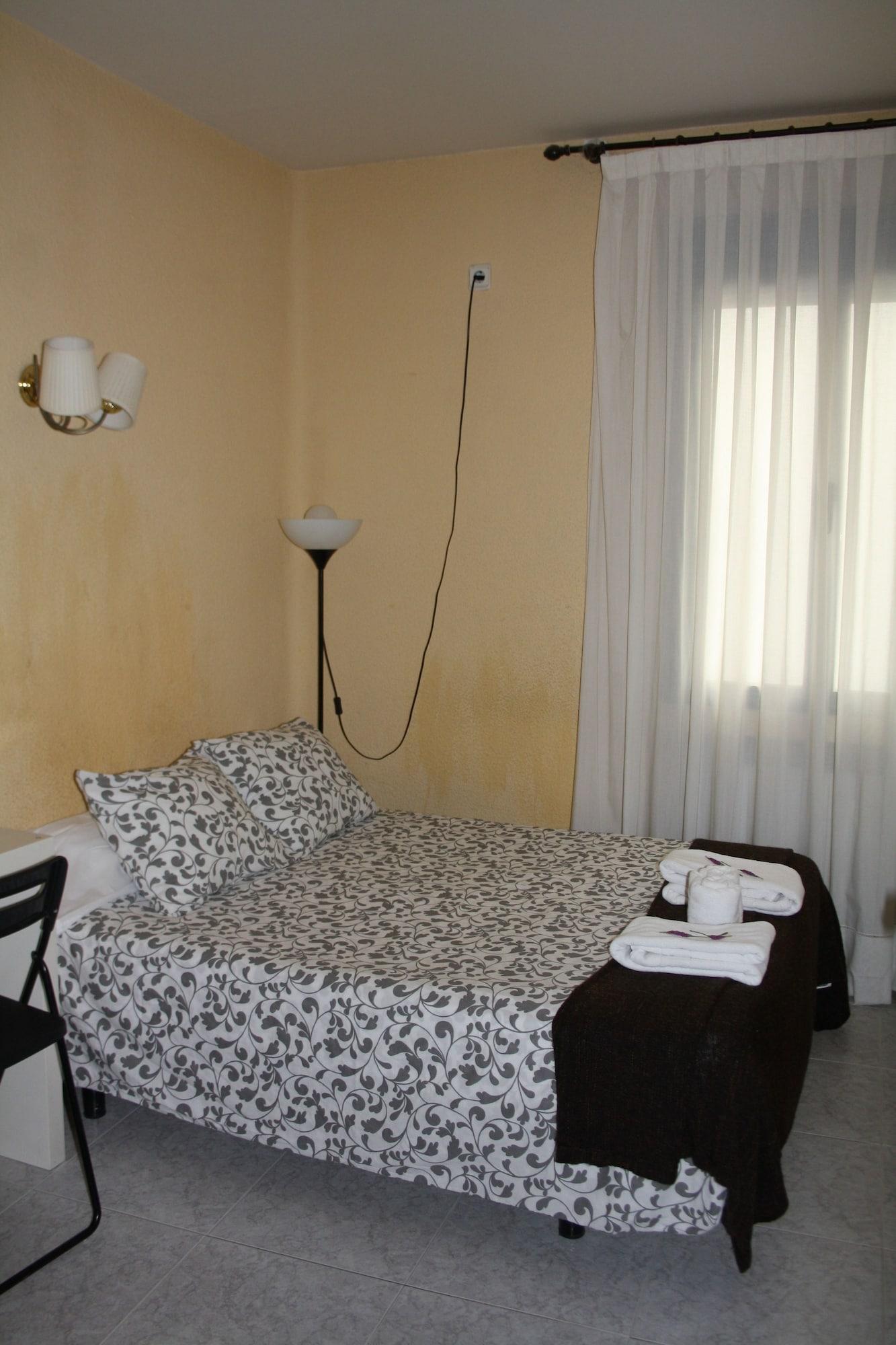 Hostal Rofer Мадрид Екстериор снимка