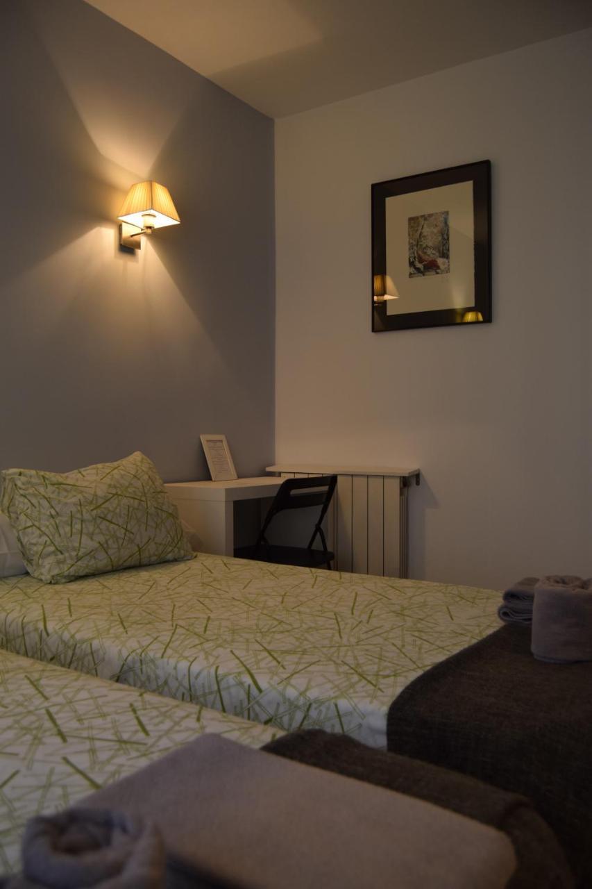Hostal Rofer Мадрид Екстериор снимка