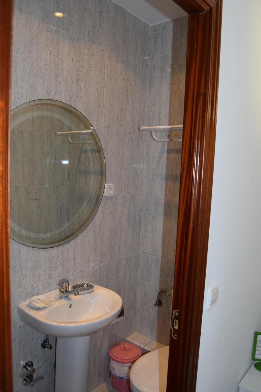 Hostal Rofer Мадрид Екстериор снимка