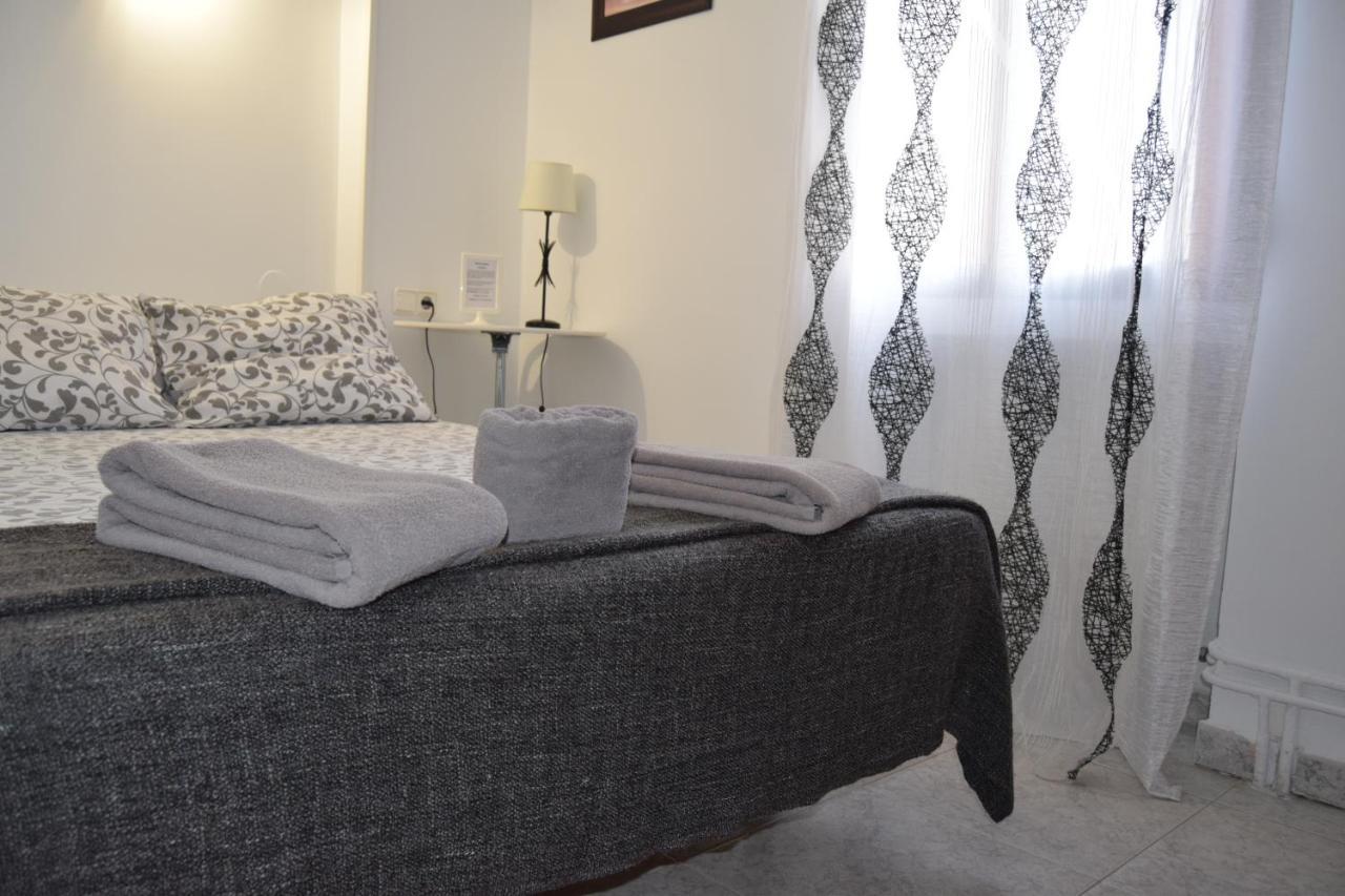 Hostal Rofer Мадрид Екстериор снимка