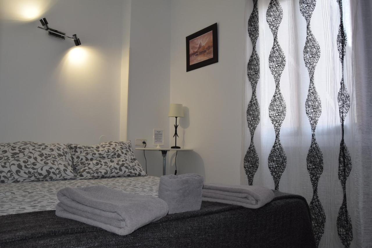 Hostal Rofer Мадрид Екстериор снимка