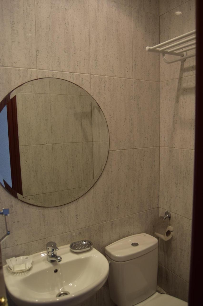 Hostal Rofer Мадрид Екстериор снимка