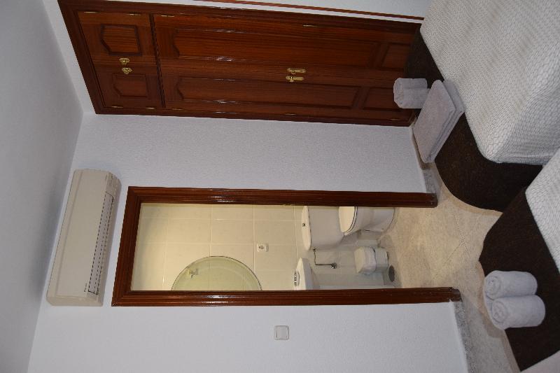 Hostal Rofer Мадрид Екстериор снимка