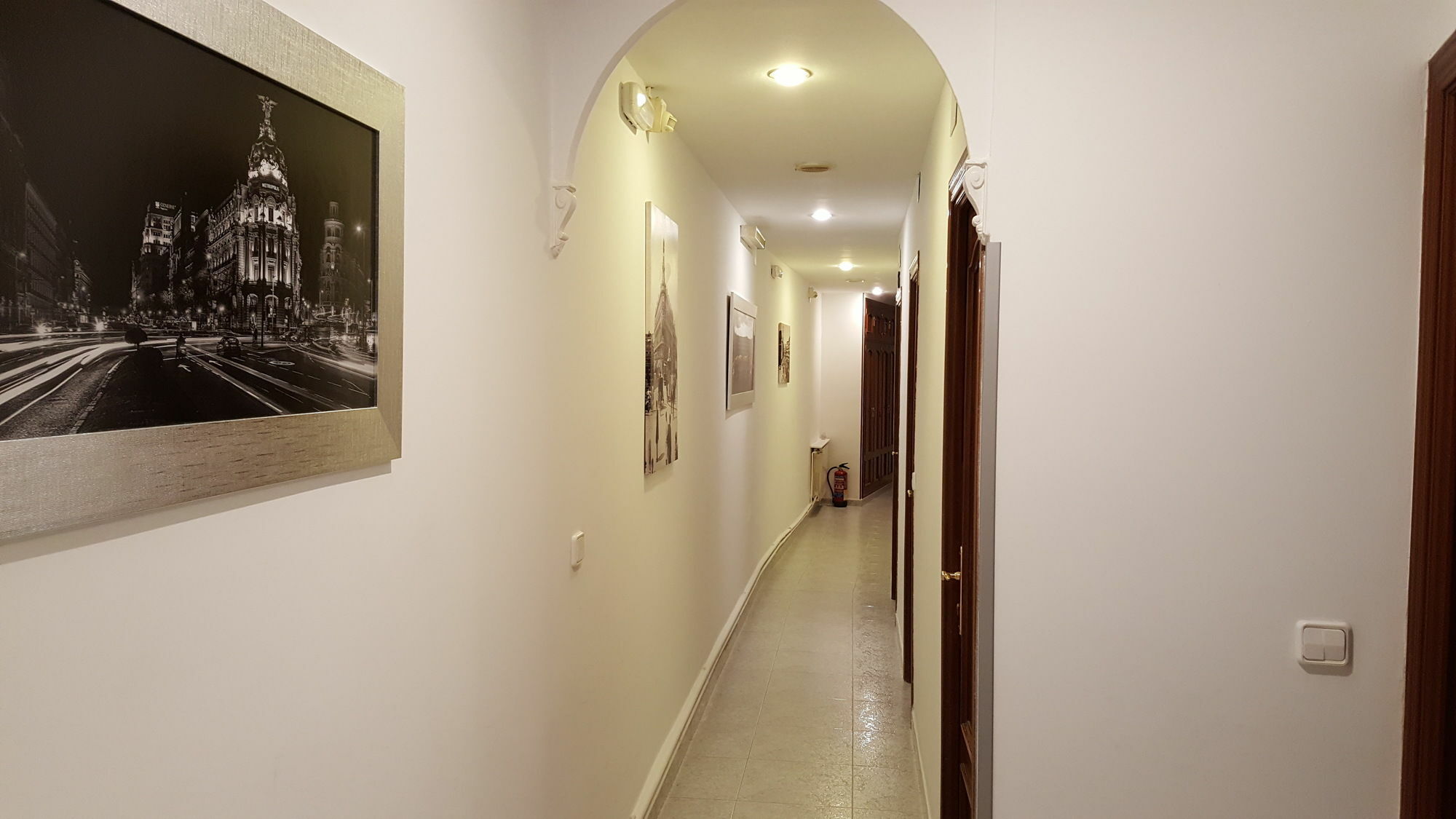 Hostal Rofer Мадрид Екстериор снимка