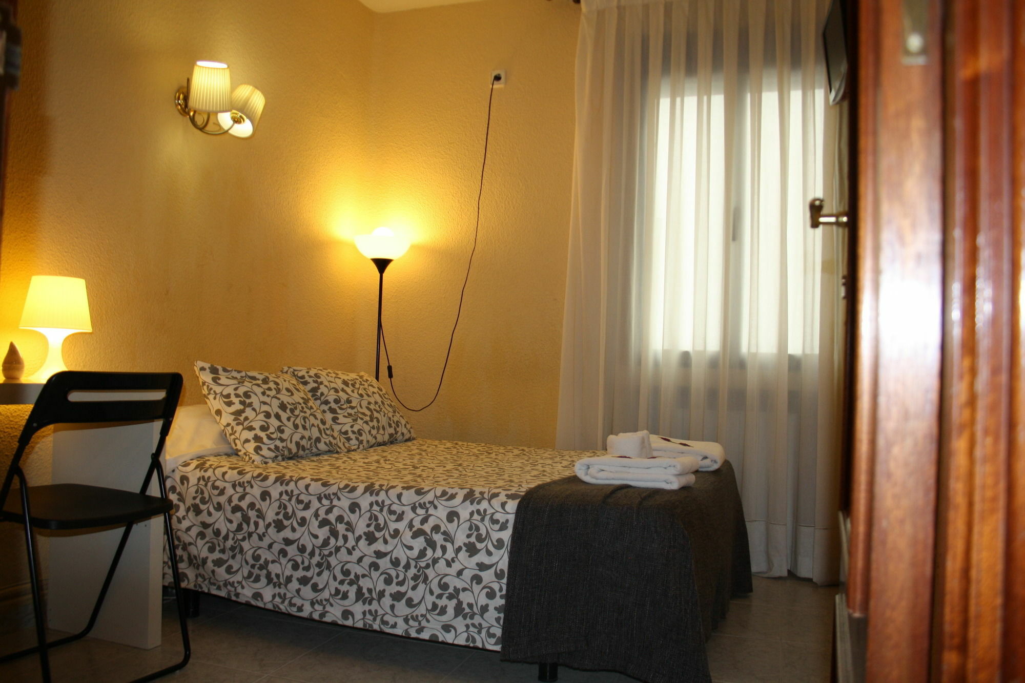 Hostal Rofer Мадрид Екстериор снимка