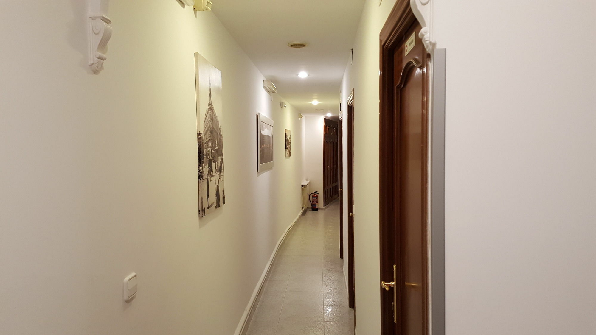 Hostal Rofer Мадрид Екстериор снимка