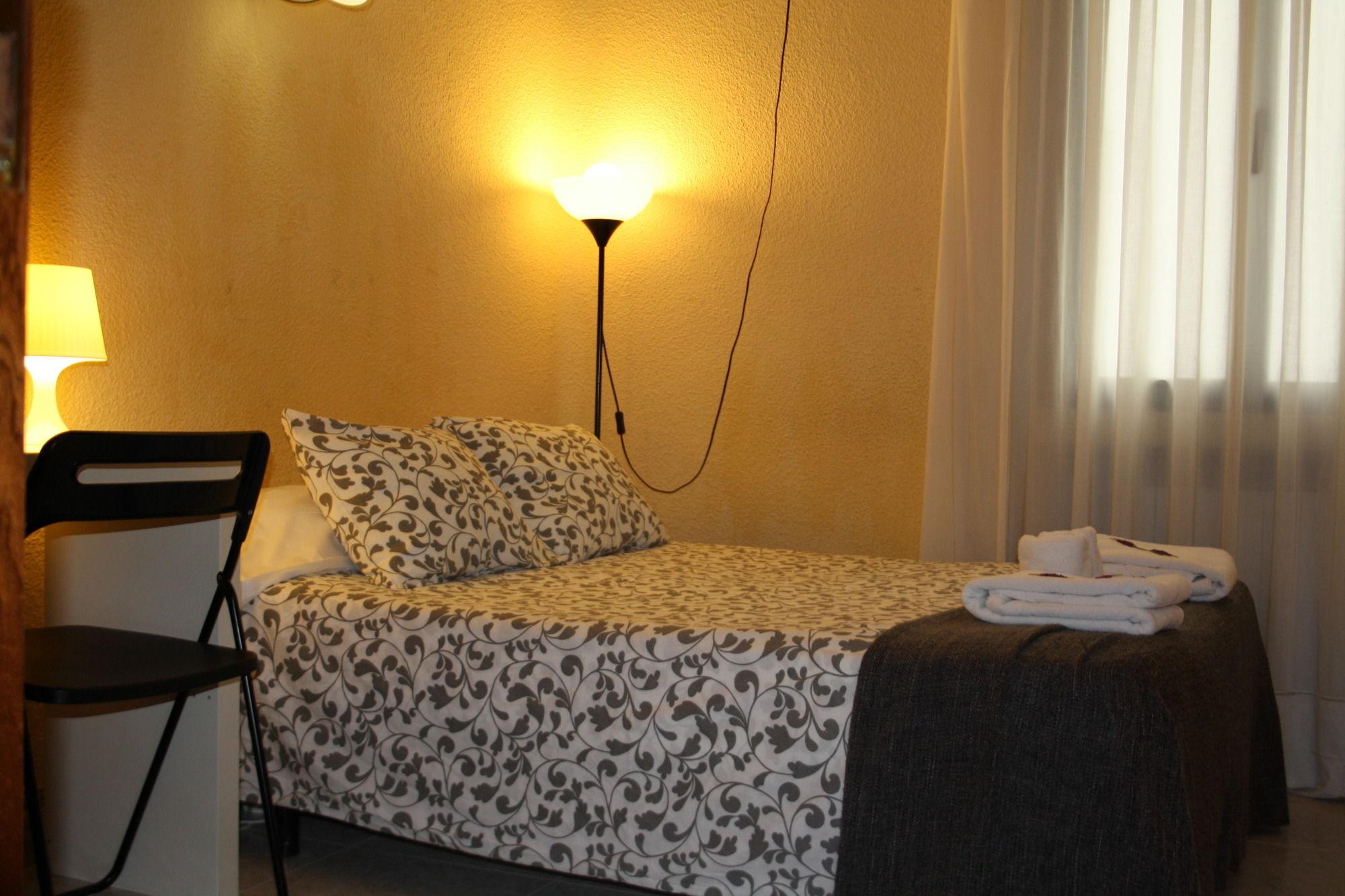 Hostal Rofer Мадрид Екстериор снимка