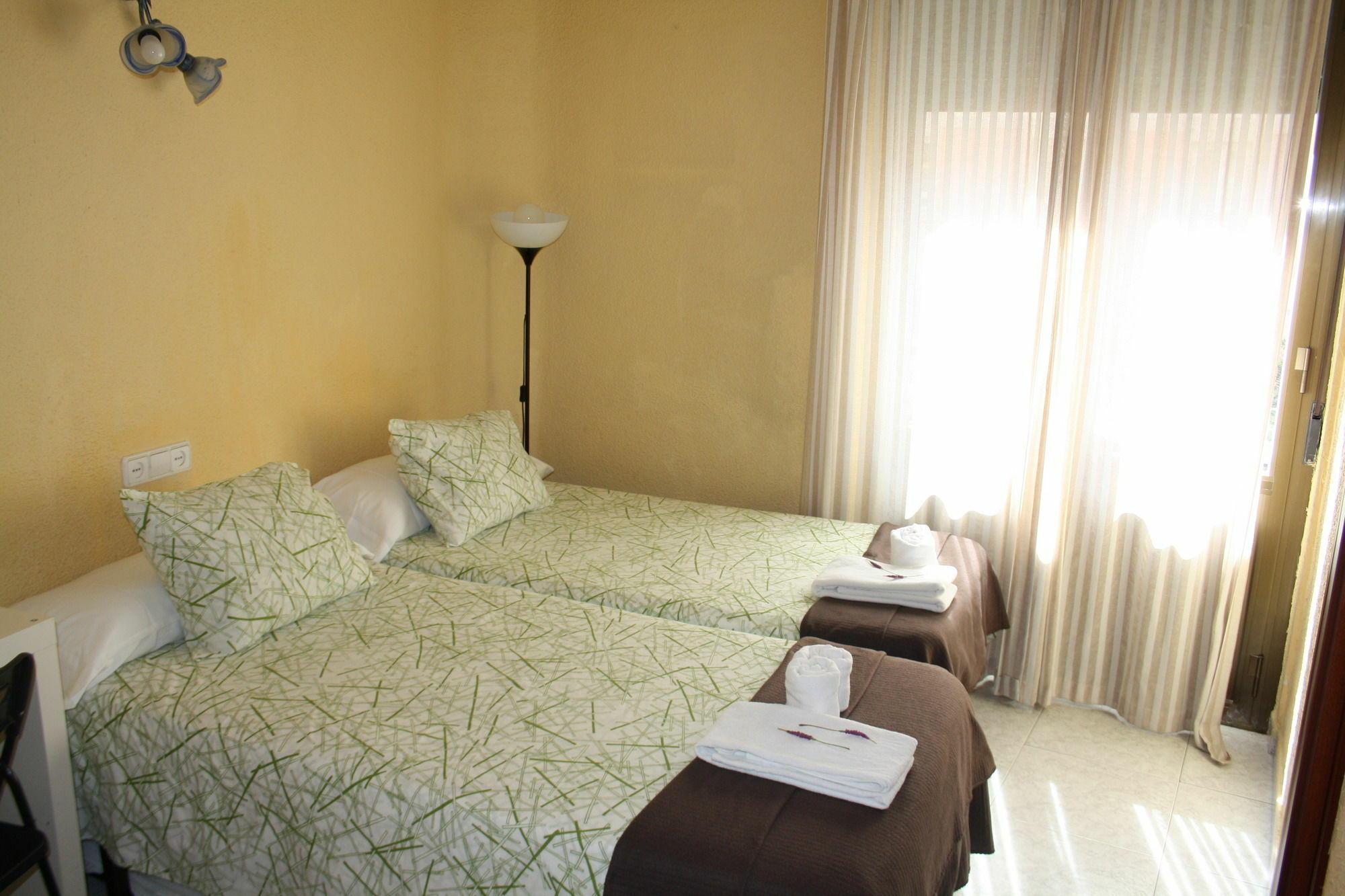 Hostal Rofer Мадрид Екстериор снимка